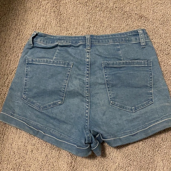 2 / $20 🌵Cuffed Light Denim Jean Shorts - Picture 3 of 3